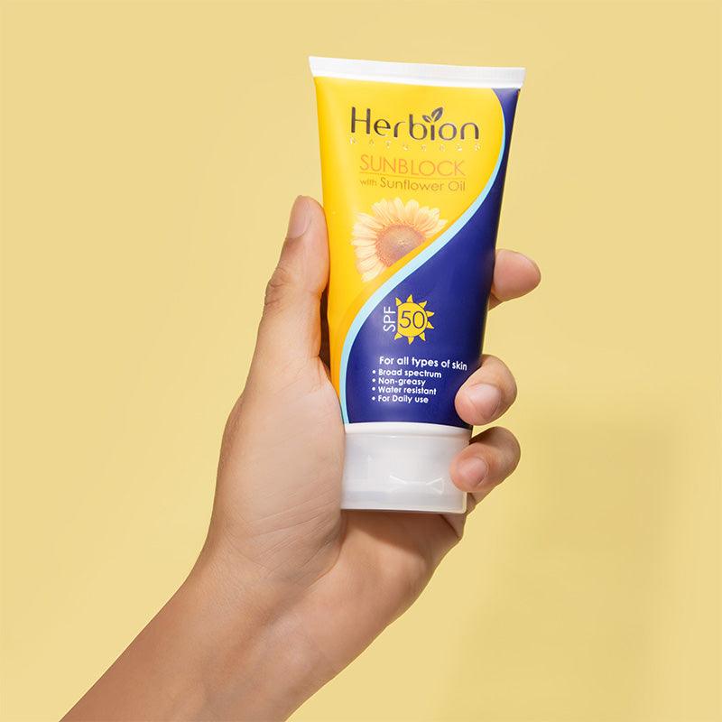 Natural Sun Block - SPF 50 - Free From White Cast 100ml - Herbion Naturals
